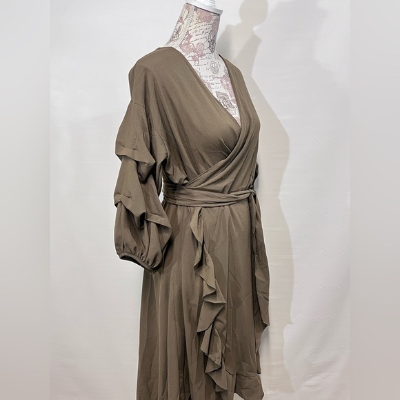 ASHLEY DOMENIQUE Olive ruched sleeve‎ wrap dress size M. - Picture 7 of 12